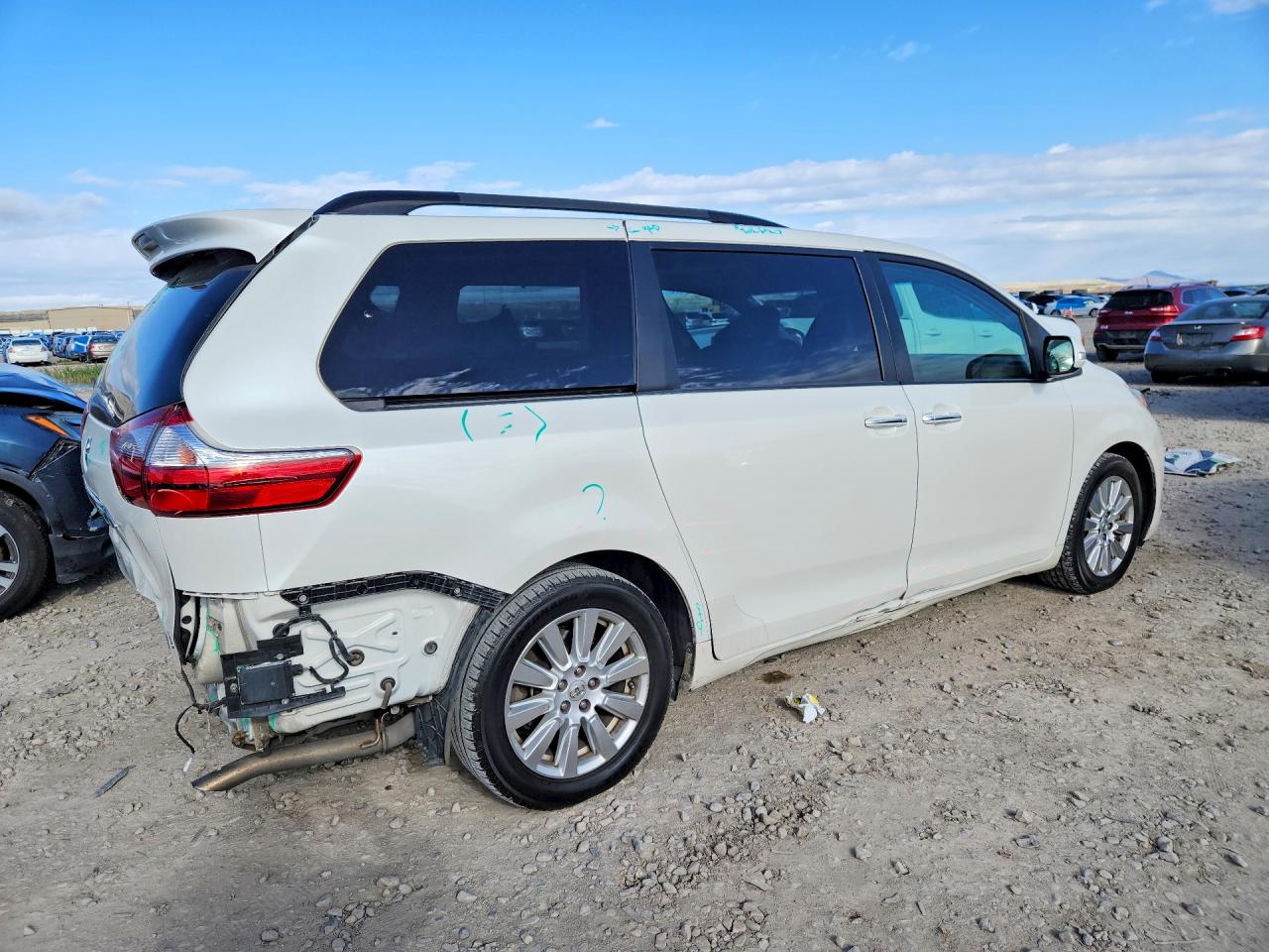 2017 TOYOTA SIENNA LIMITED PREMIUM 7-PASSENGER photo 3