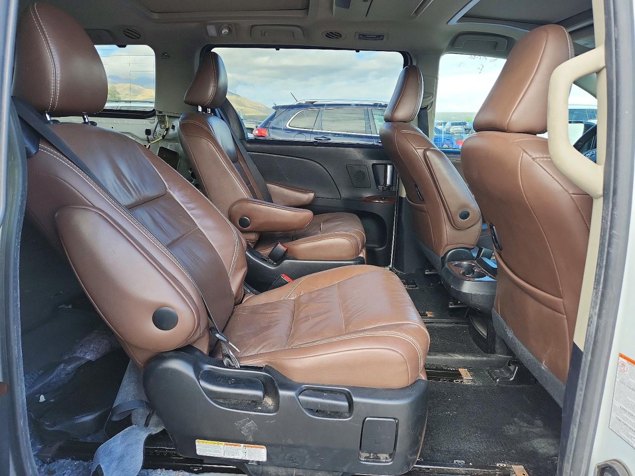 2017 TOYOTA SIENNA LIMITED PREMIUM 7-PASSENGER photo 11