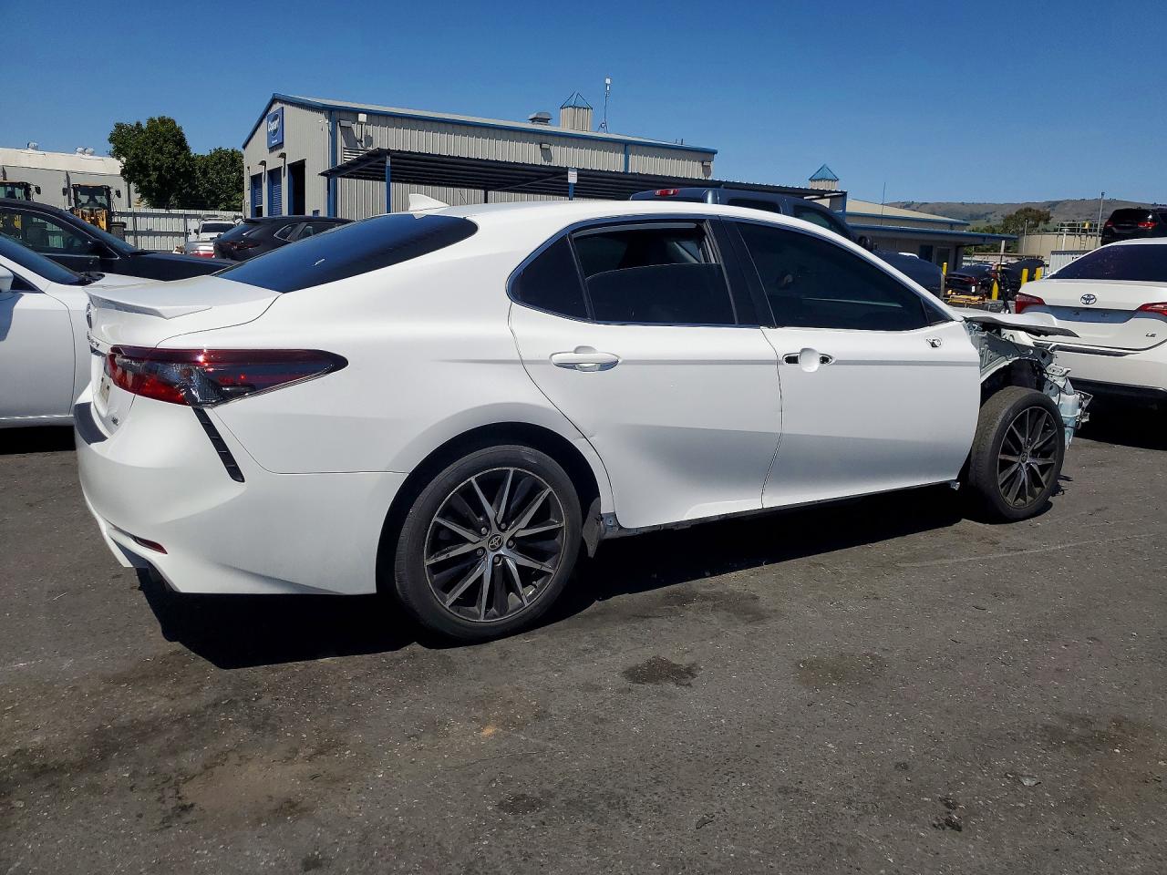 2023 TOYOTA CAMRY SE photo 3