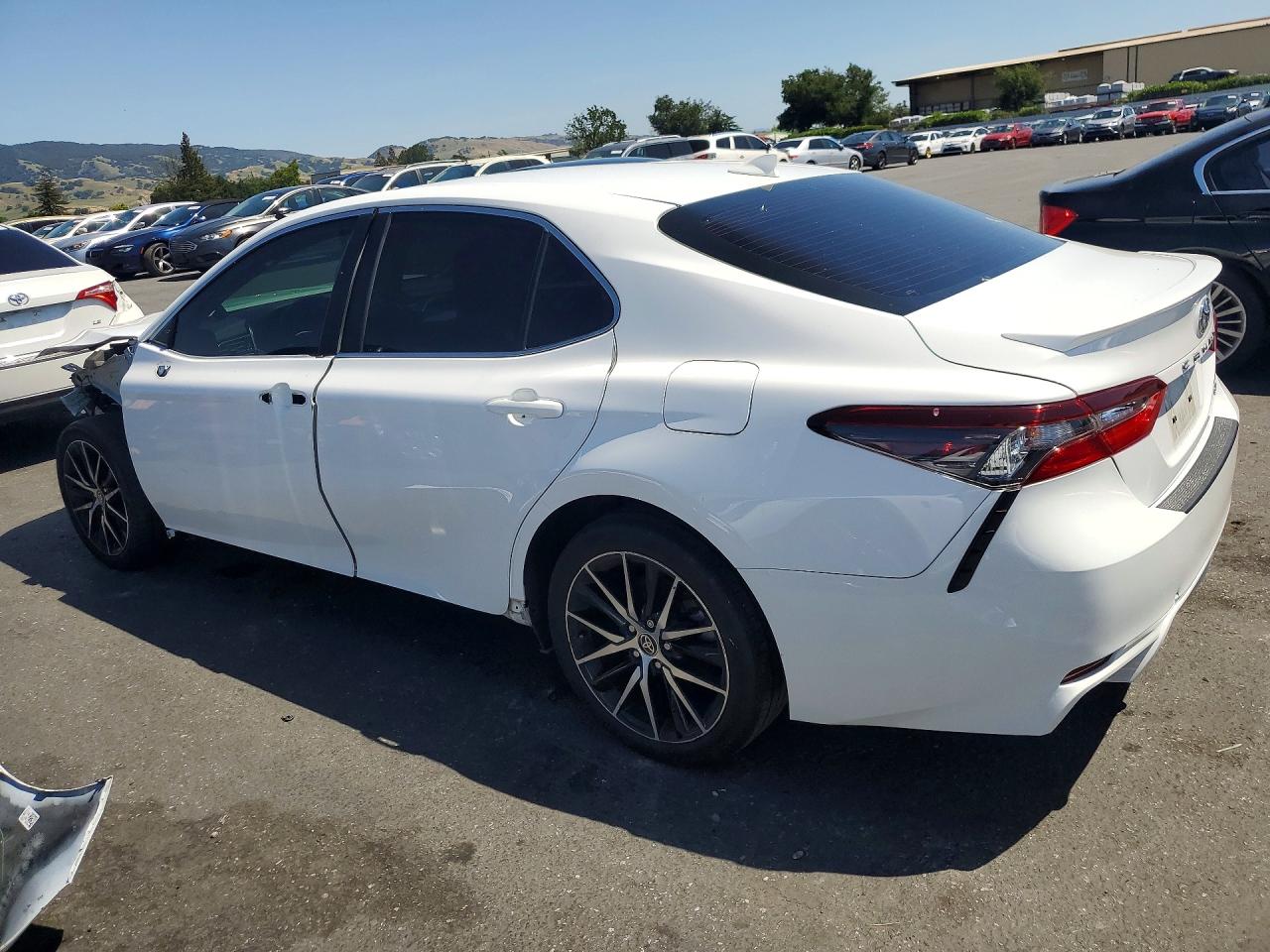 2023 TOYOTA CAMRY SE photo 2