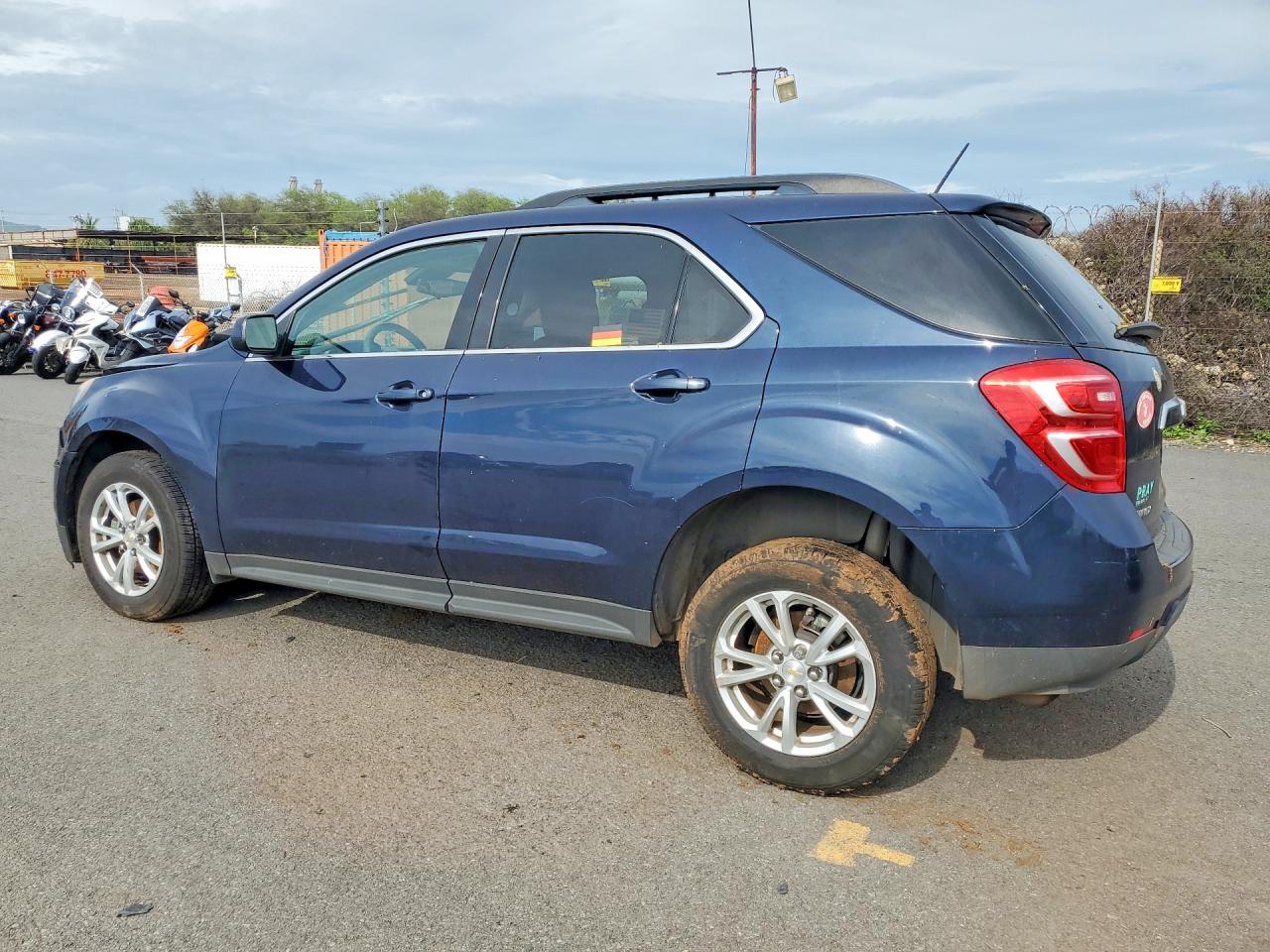 2017 CHEVROLET EQUINOX LT photo 3