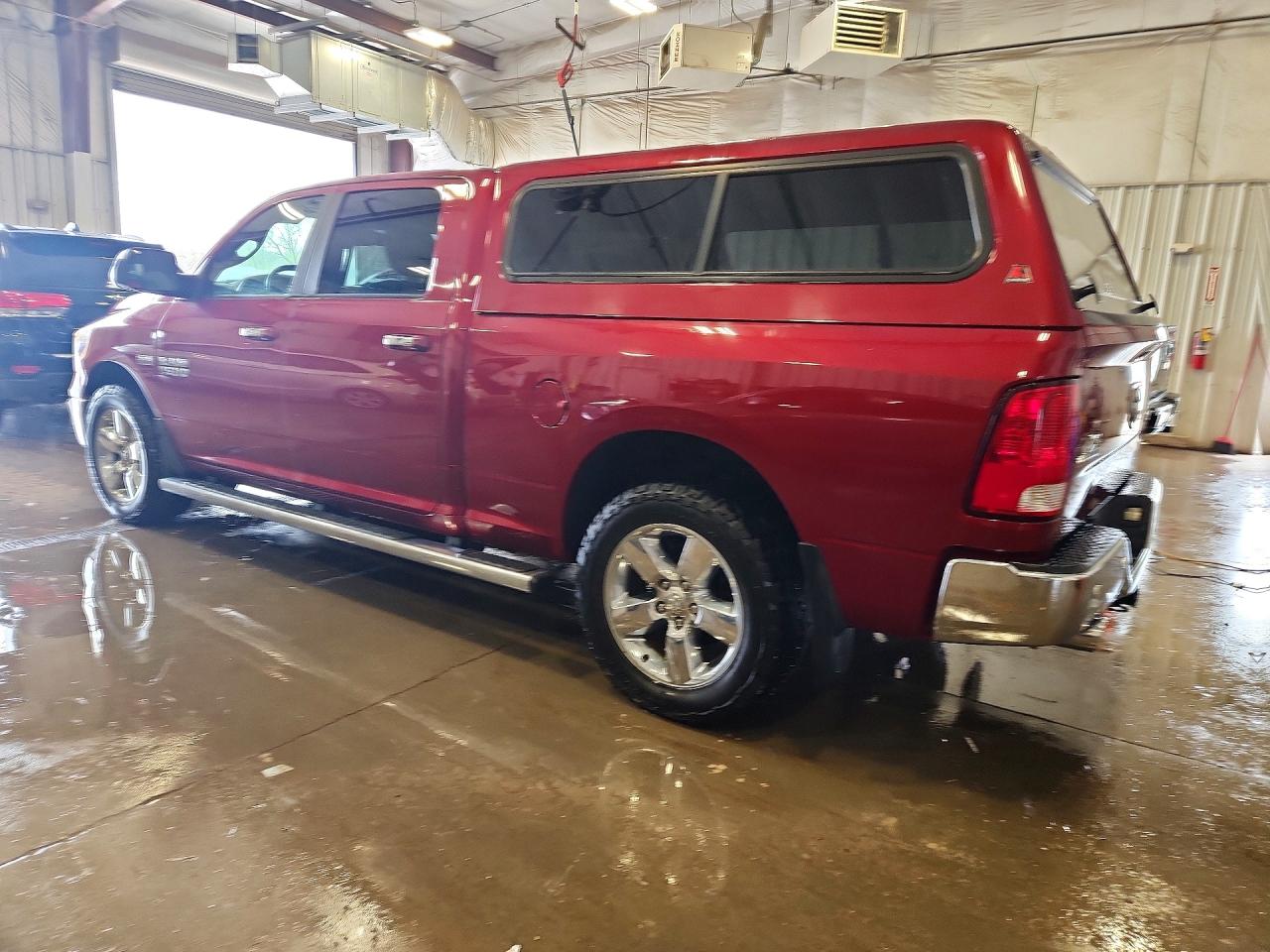2015 RAM 1500 SLT photo 3