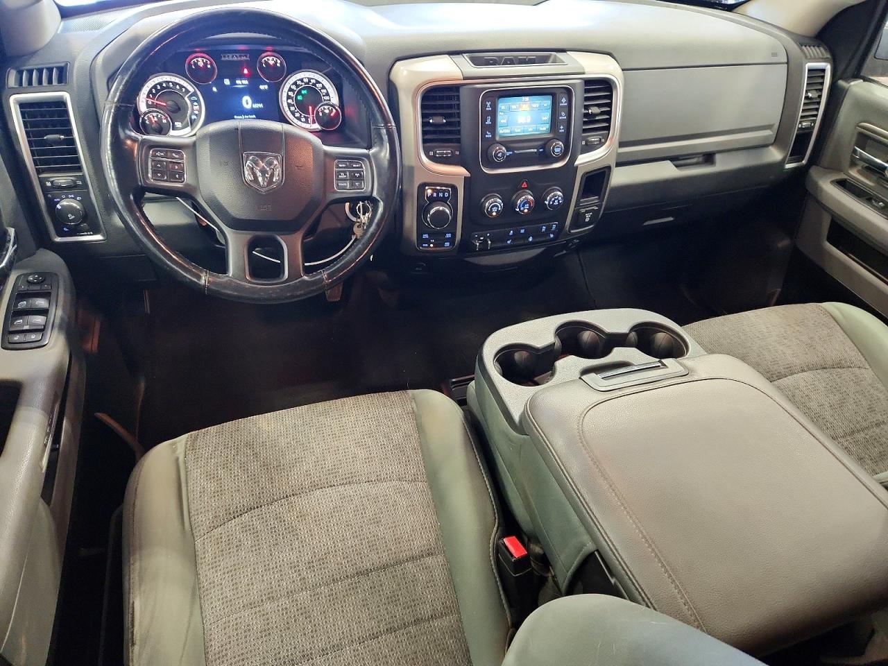 2015 RAM 1500 SLT photo 15