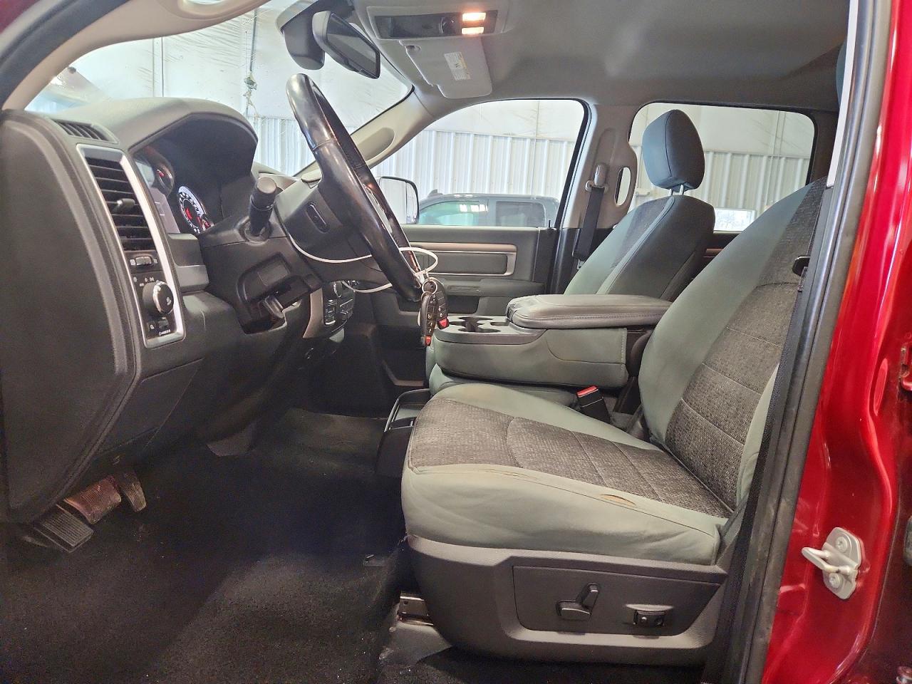 2015 RAM 1500 SLT photo 13