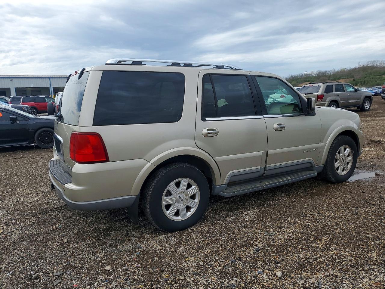 2004 LINCOLN NAVIGATOR photo 7