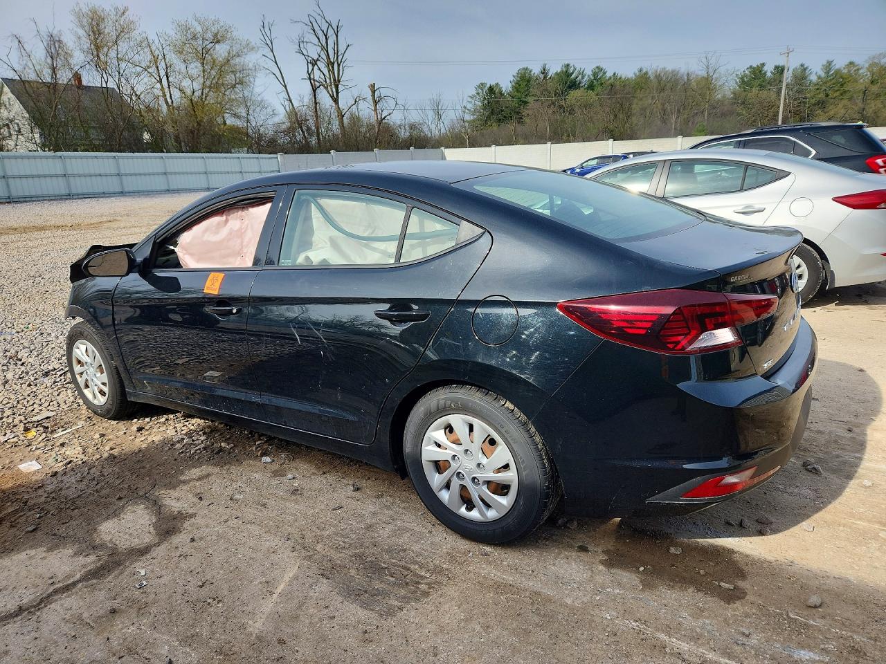 2019 HYUNDAI ELANTRA SE photo 4