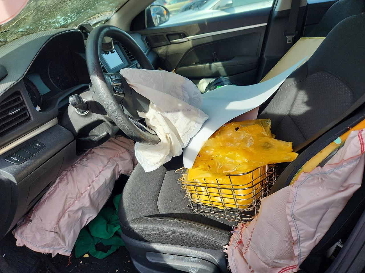 2019 HYUNDAI ELANTRA SE photo 19