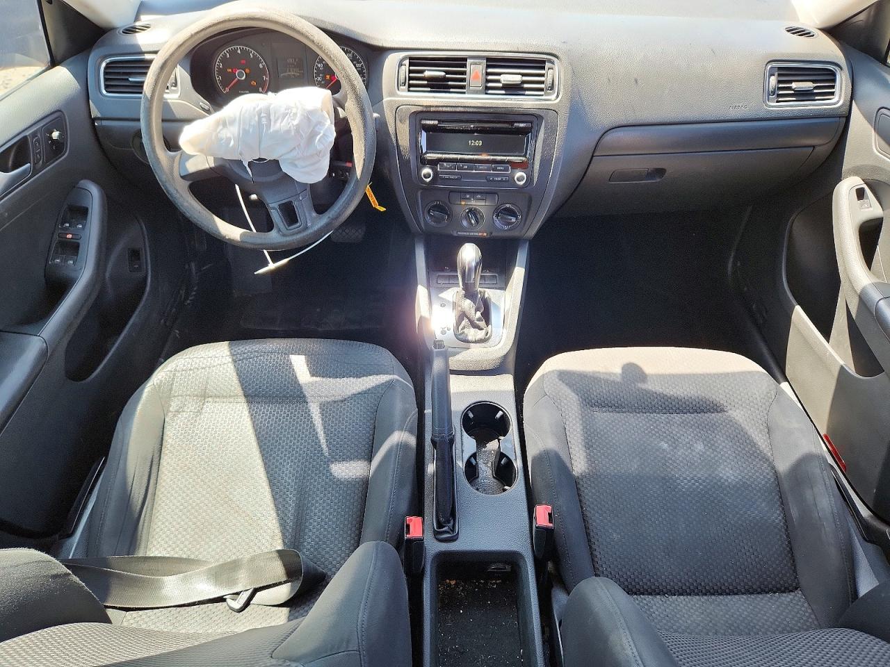 2013 VOLKSWAGEN JETTA BASE photo 22
