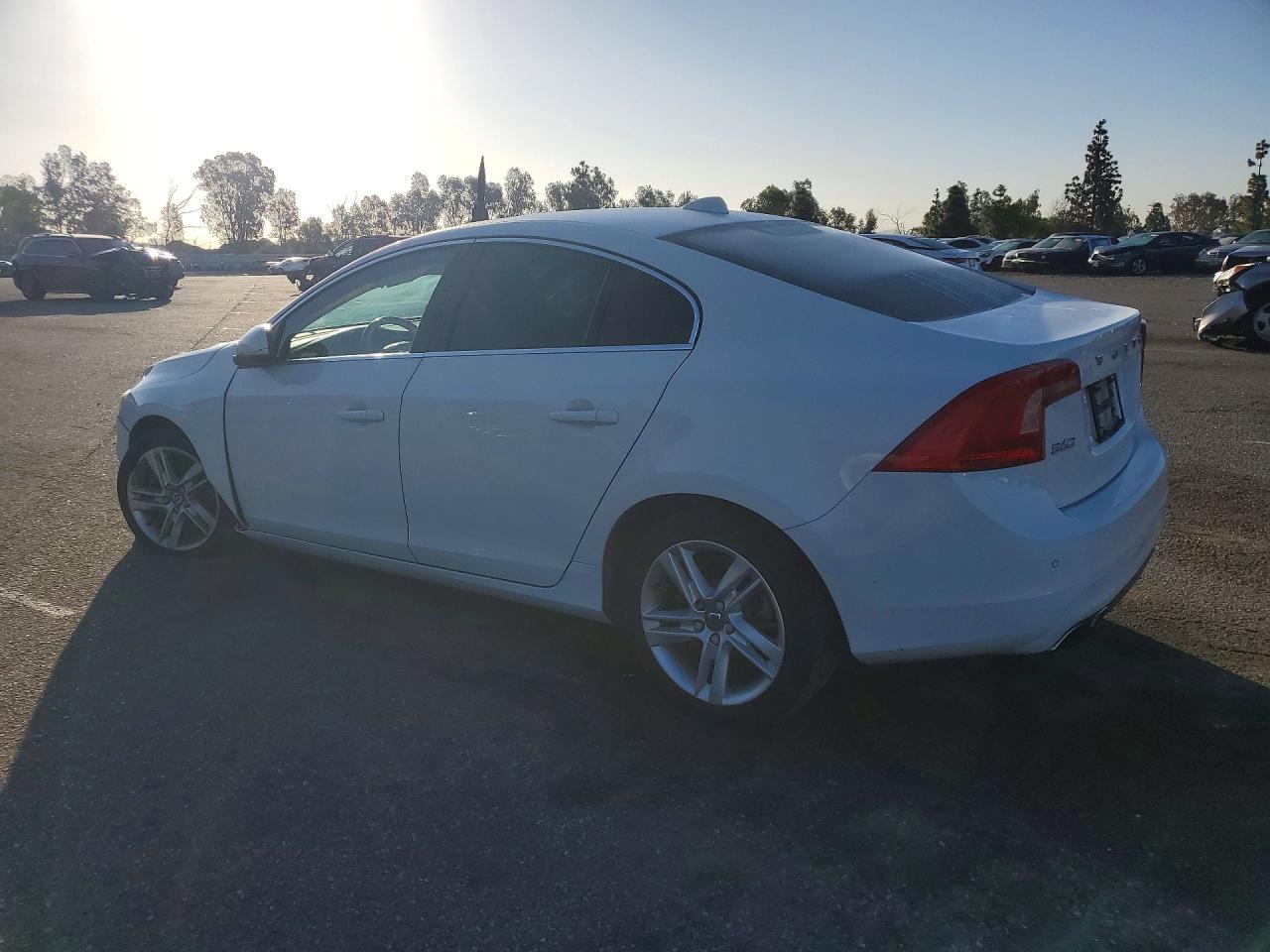 2015 VOLVO S60 PLATINUM photo 2