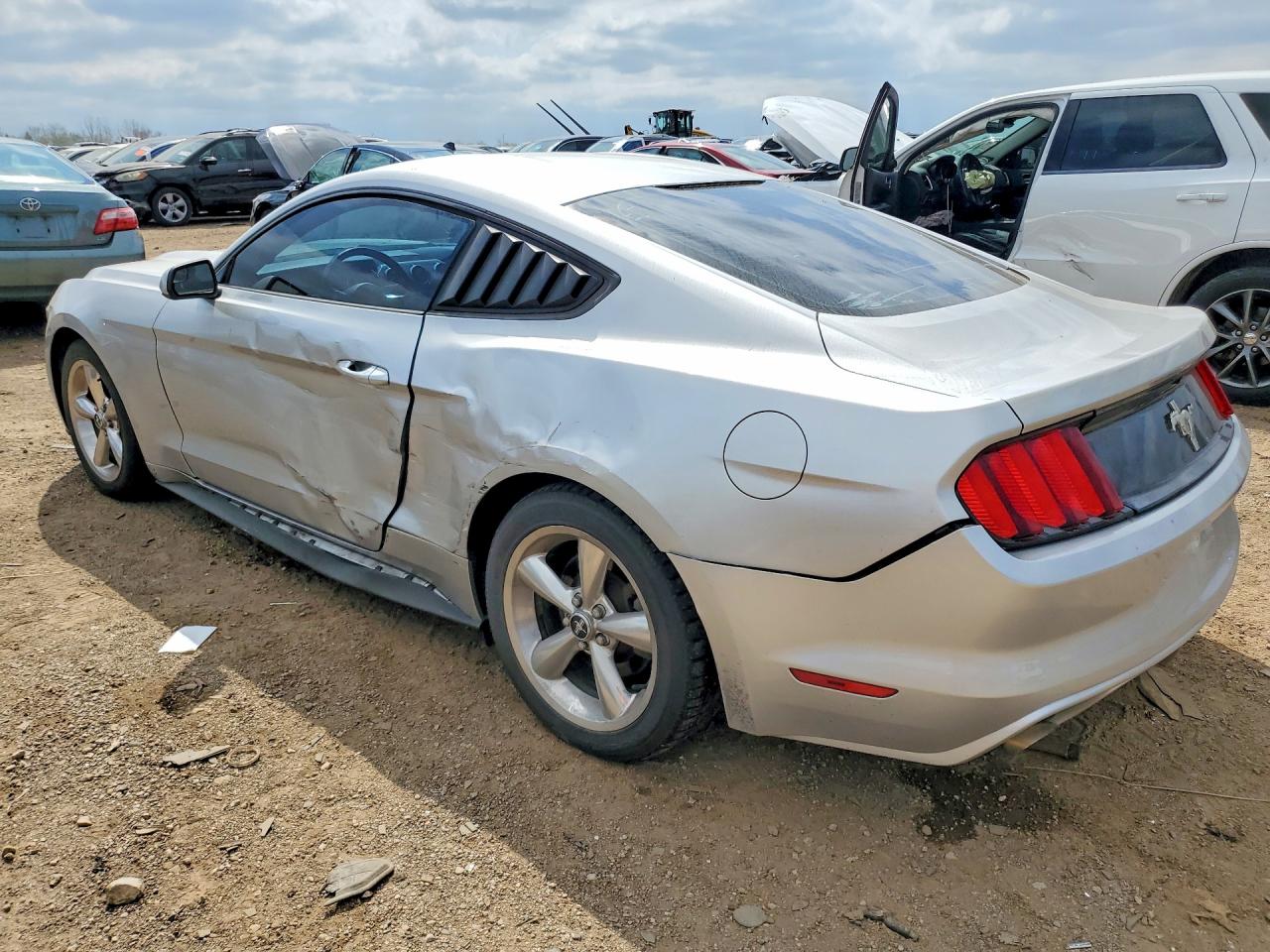 2016 FORD MUSTANG photo 4