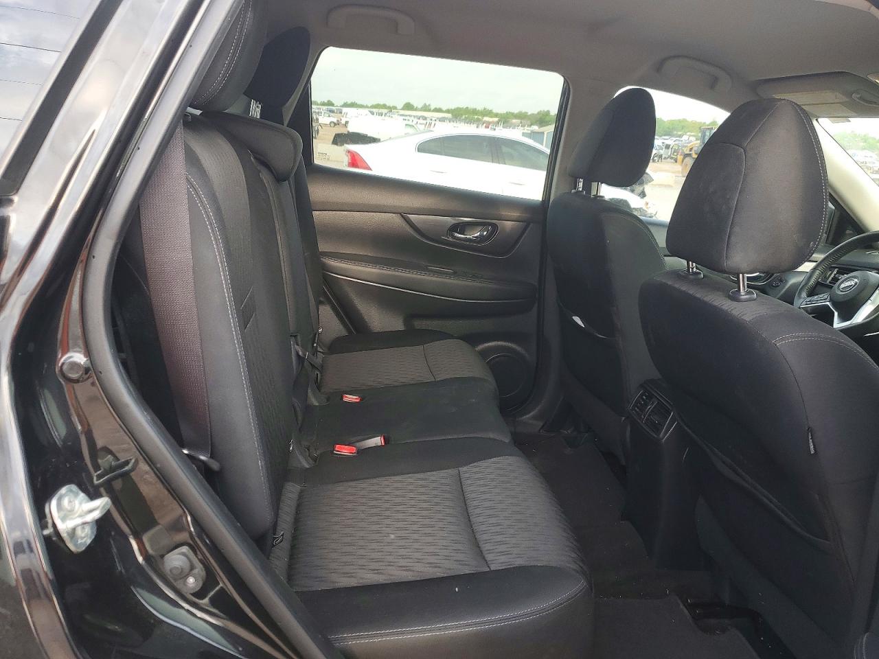 2019 NISSAN ROGUE SV photo 19
