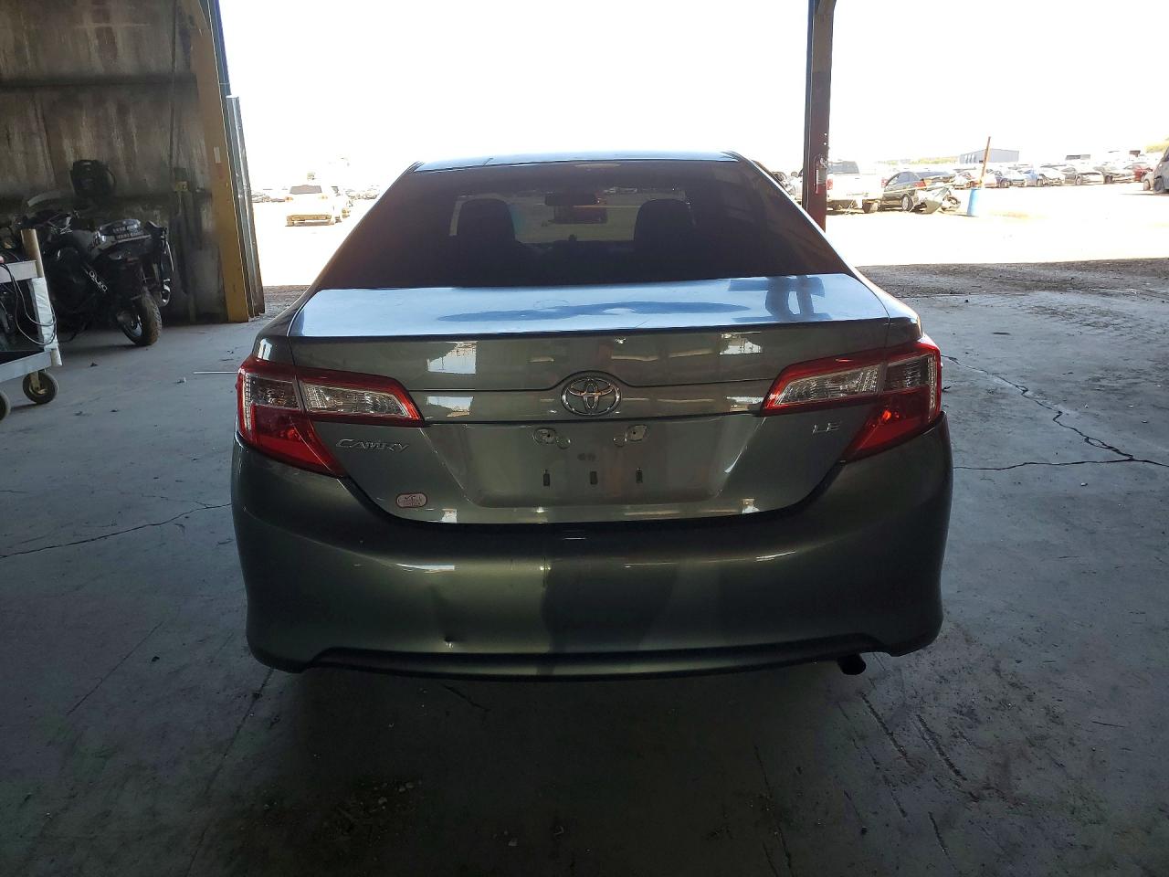 2012 TOYOTA CAMRY LE photo 16