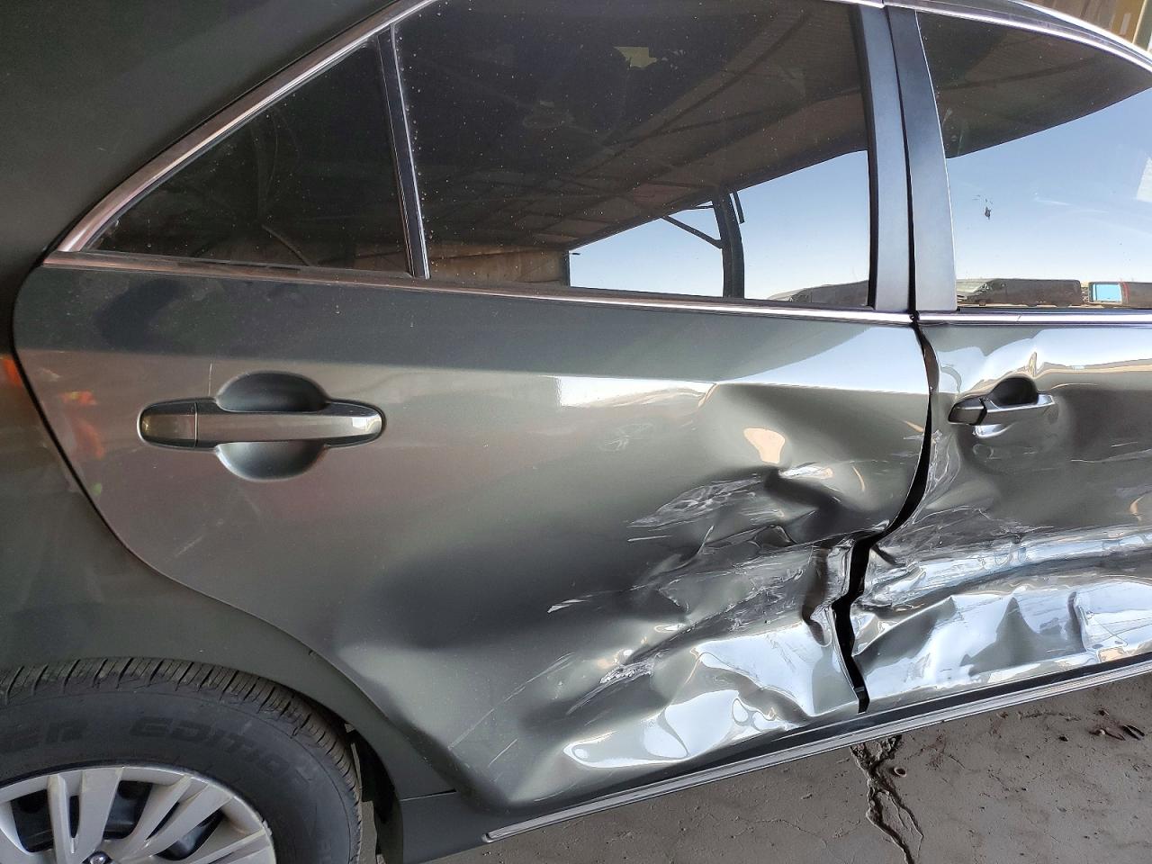 2012 TOYOTA CAMRY LE photo 28