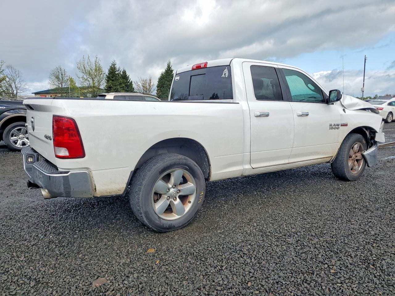 2016 RAM 1500 SLT photo 5