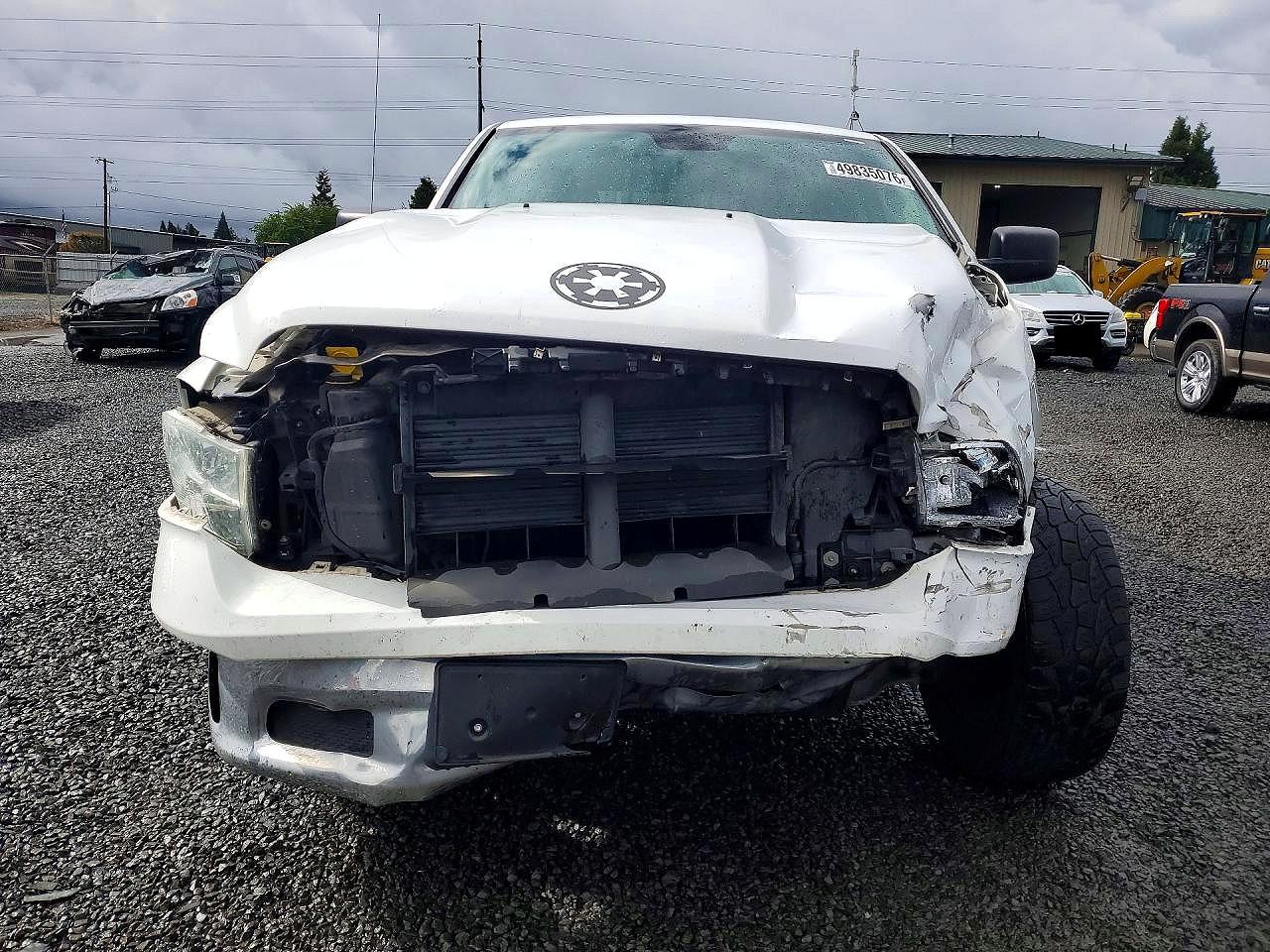 2016 RAM 1500 SLT photo 9