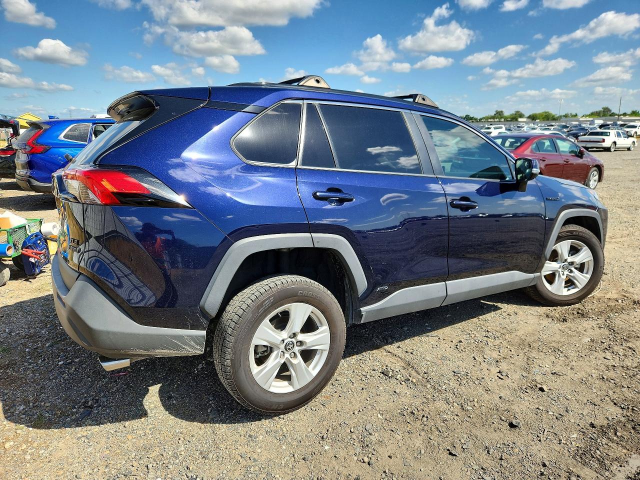 2021 TOYOTA RAV4 XLE photo 5