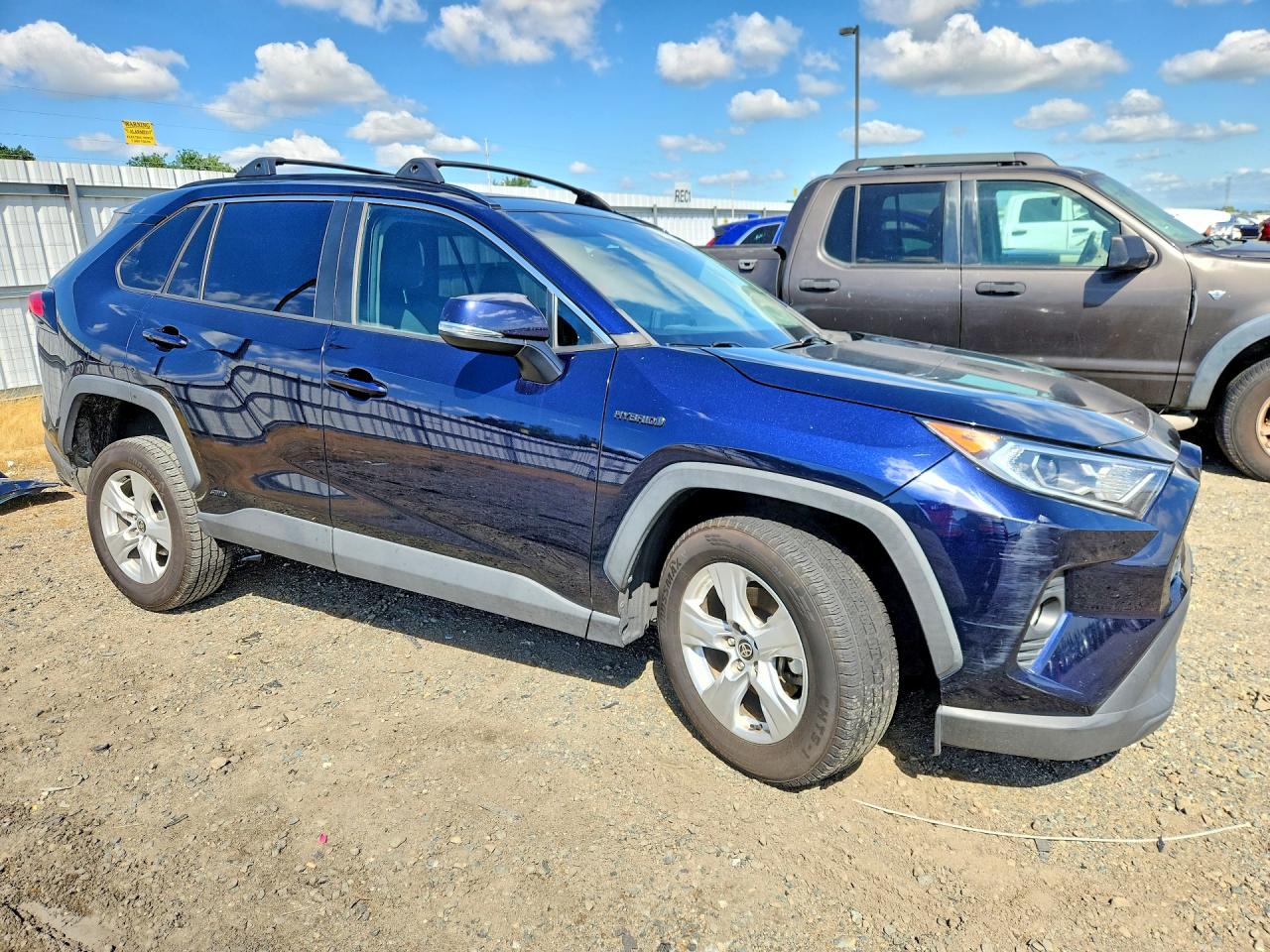 2021 TOYOTA RAV4 XLE photo 7