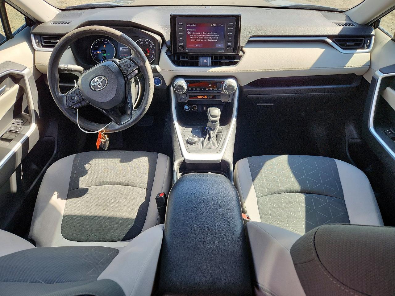 2021 TOYOTA RAV4 XLE photo 15