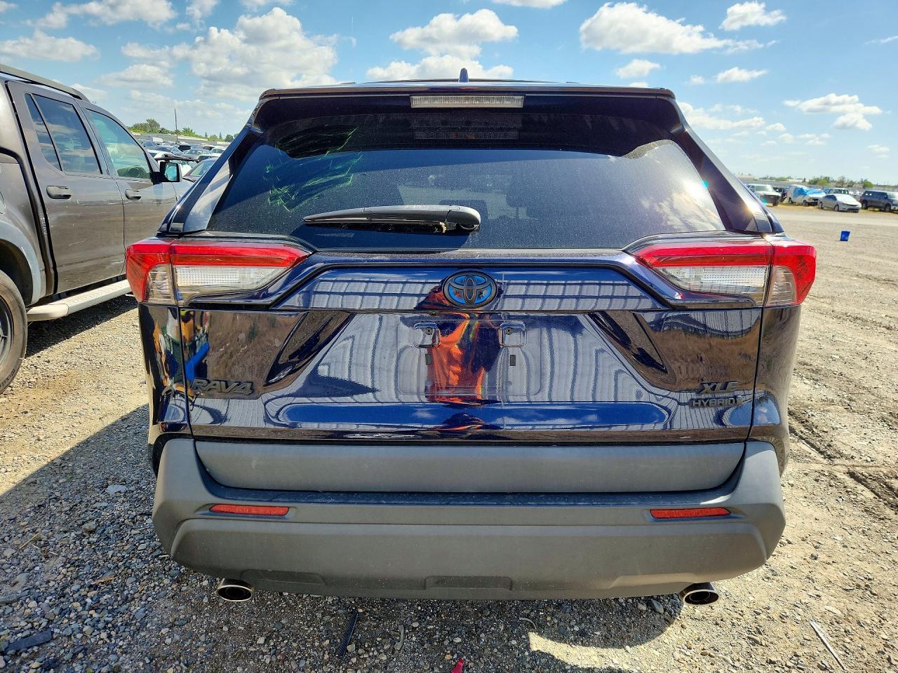 2021 TOYOTA RAV4 XLE photo 11