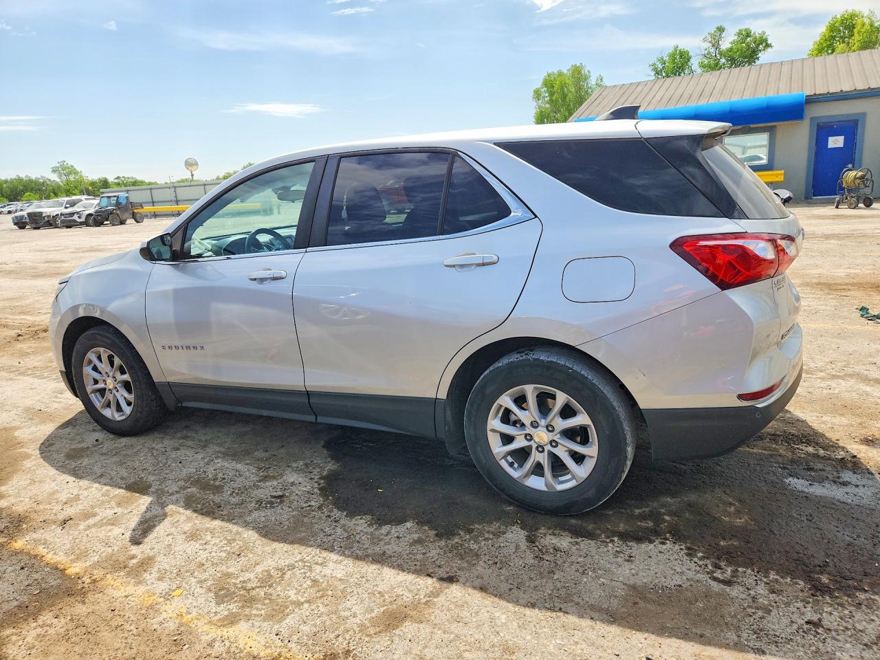 2021 CHEVROLET EQUINOX LT photo 3