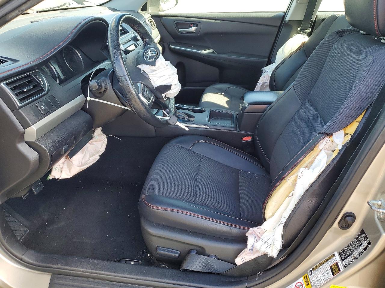 2016 TOYOTA CAMRY SE photo 7