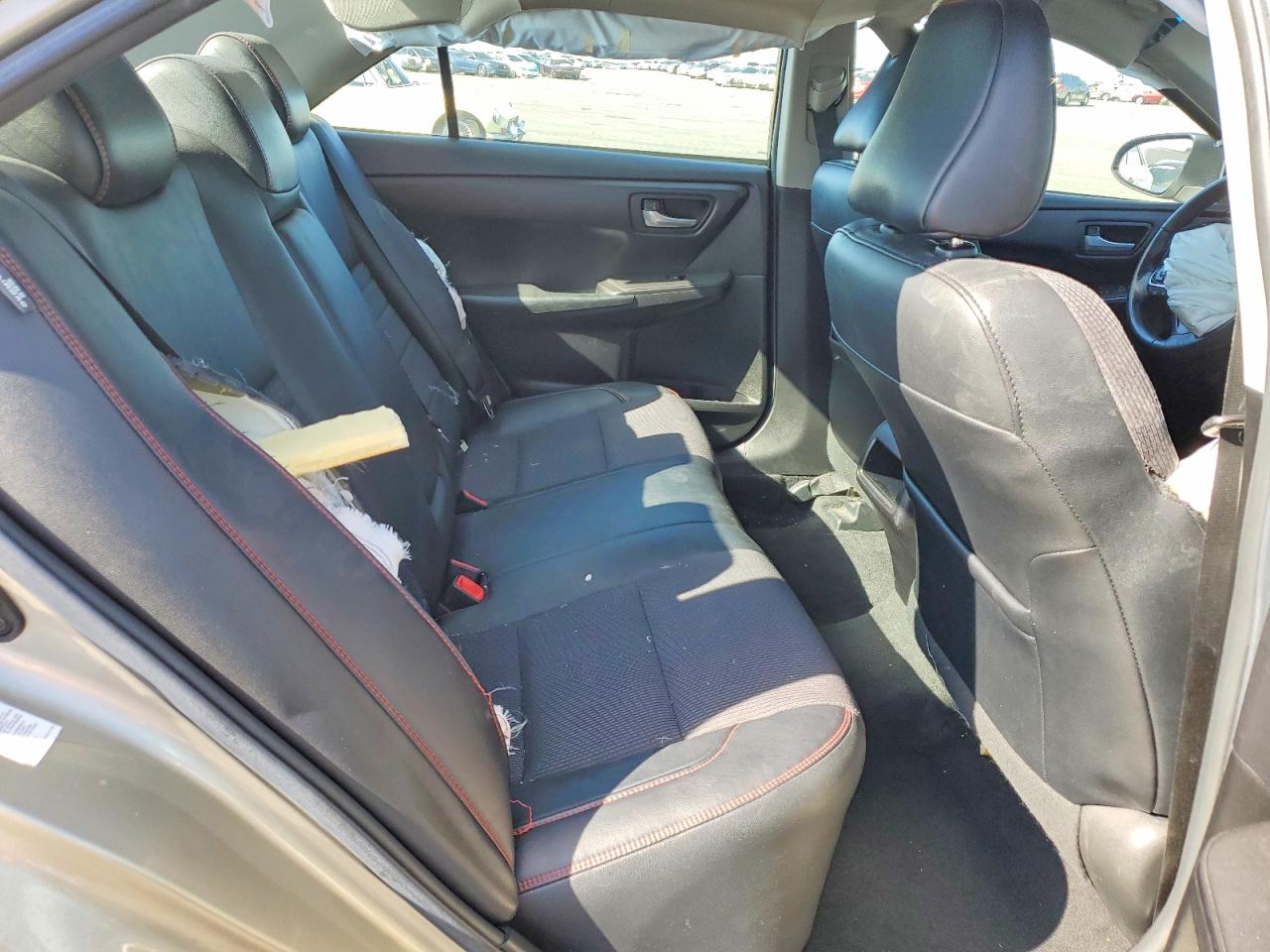 2016 TOYOTA CAMRY SE photo 10