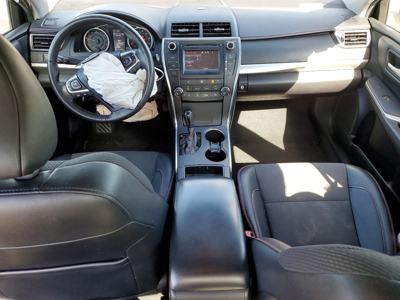 2016 TOYOTA CAMRY SE photo 8