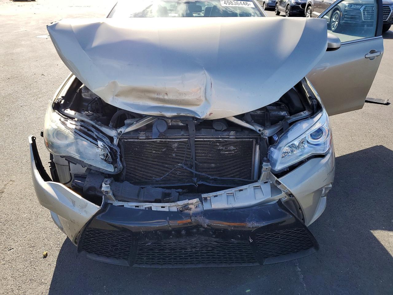 2016 TOYOTA CAMRY SE photo 11