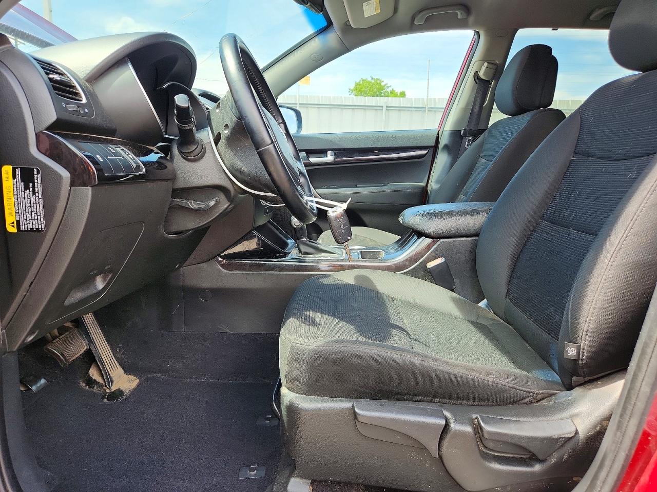 2015 KIA SORENTO LX photo 13