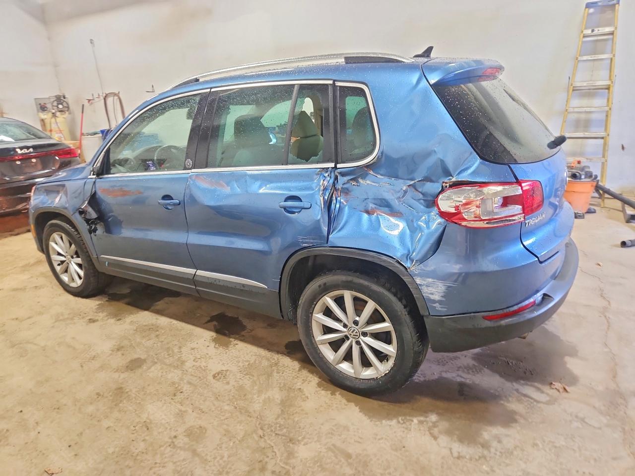 2017 VOLKSWAGEN TIGUAN WOLFSBURG photo 3