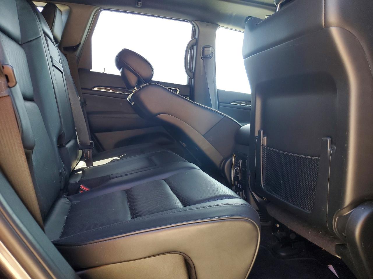 2018 JEEP GRAND CHEROKEE OVERLAND photo 19