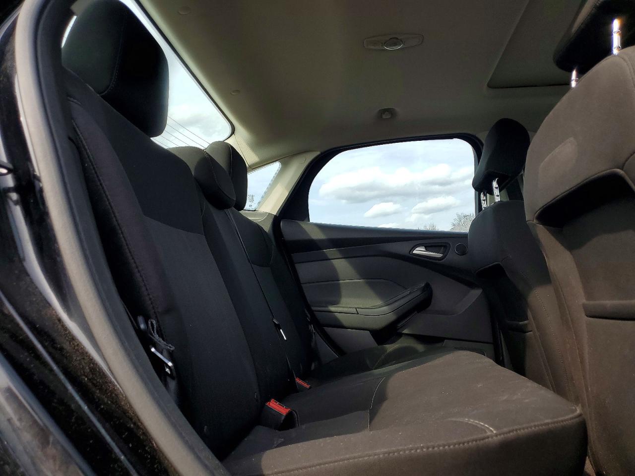 2017 FORD FOCUS SEL photo 19