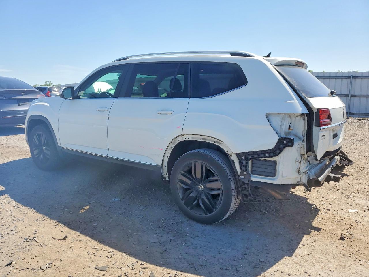 2018 VOLKSWAGEN ATLAS SEL photo 3