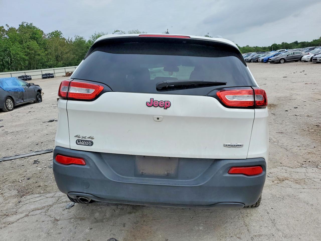 2016 JEEP CHEROKEE LATITUDE photo 11