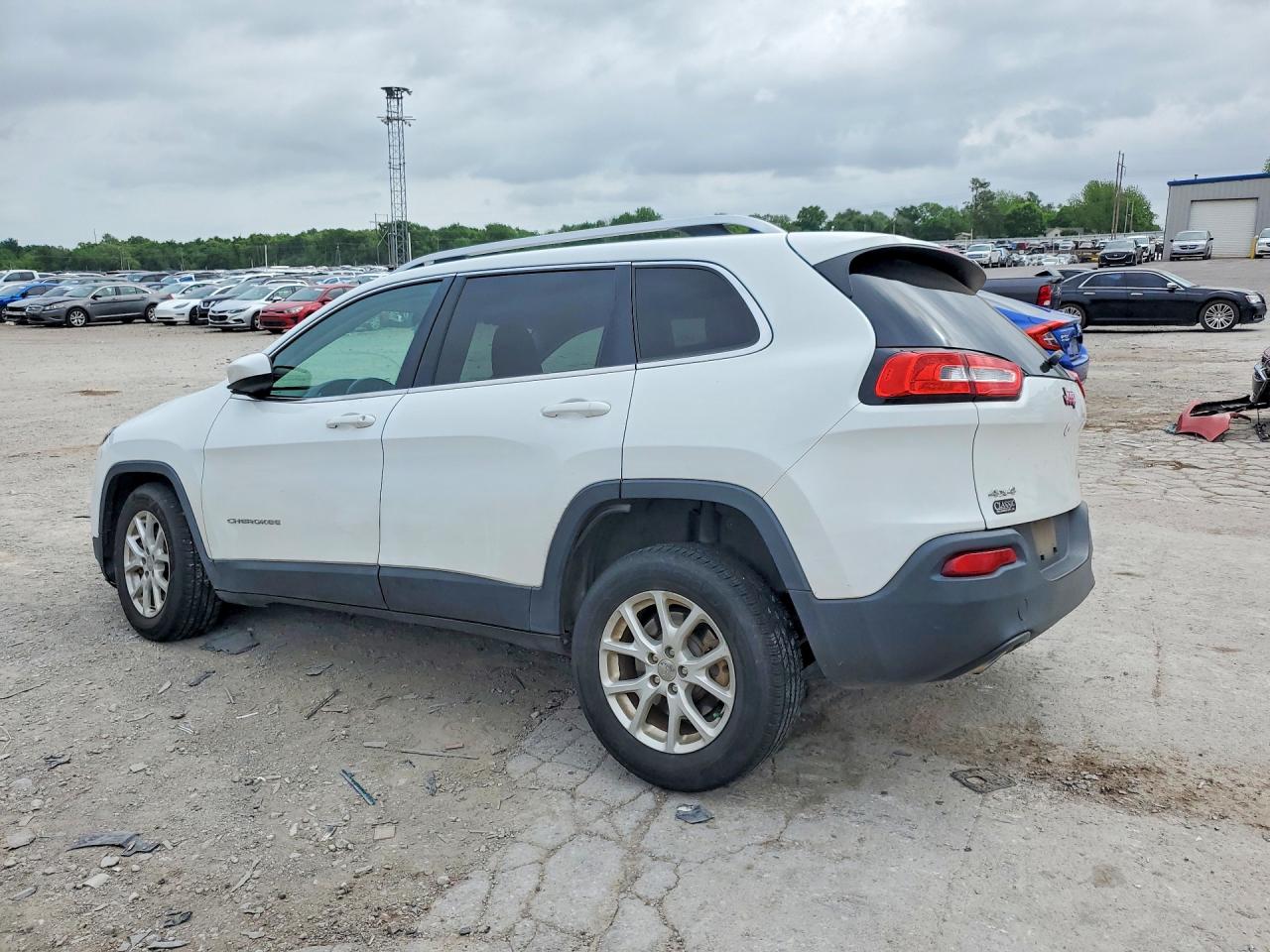 2016 JEEP CHEROKEE LATITUDE photo 3