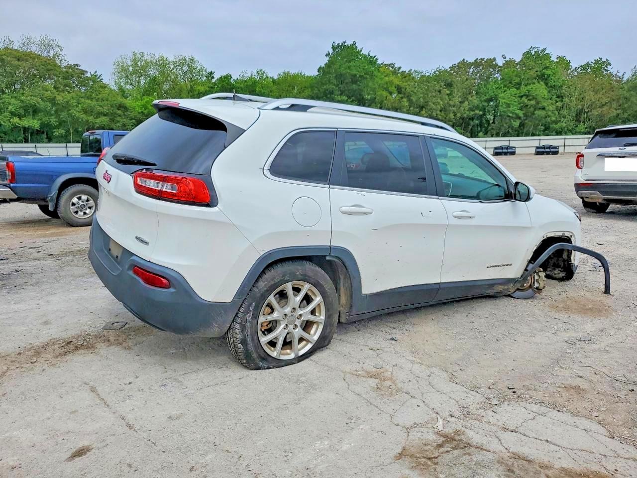 2016 JEEP CHEROKEE LATITUDE photo 5