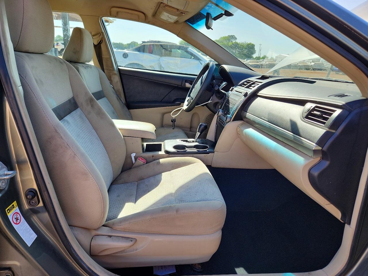 2012 TOYOTA CAMRY L photo 19