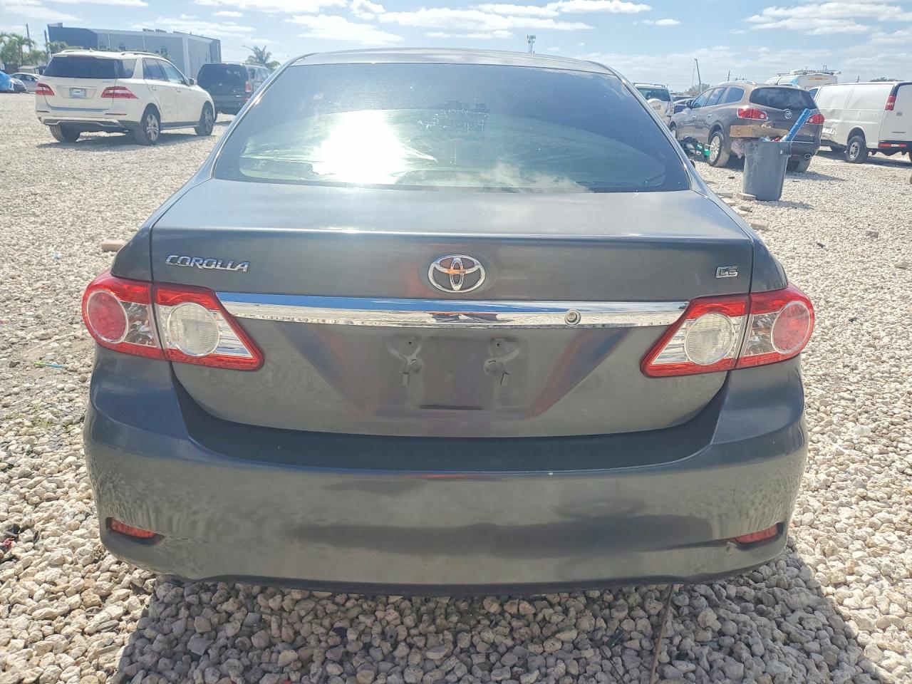 2013 TOYOTA COROLLA LE photo 16