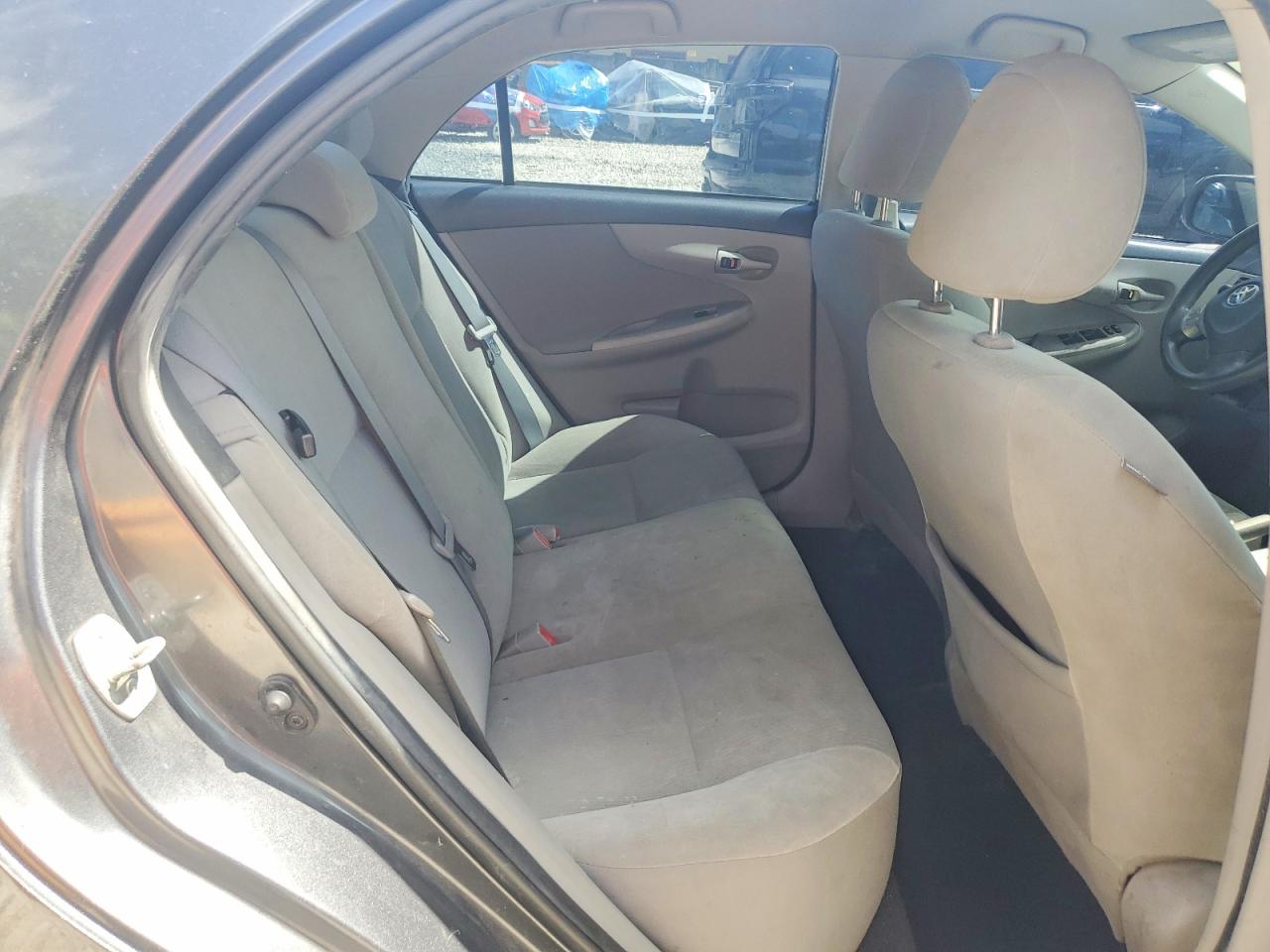 2013 TOYOTA COROLLA LE photo 28