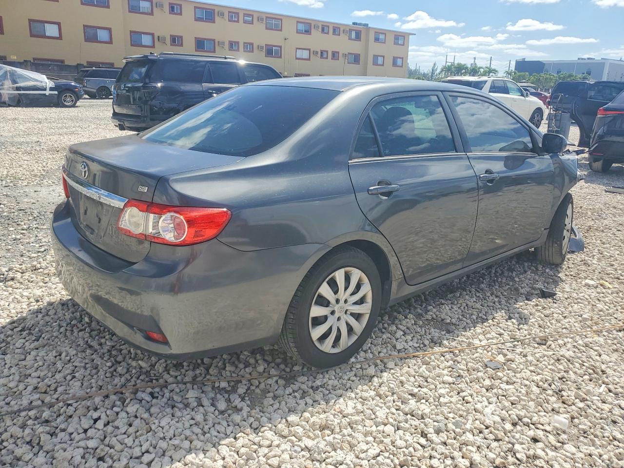 2013 TOYOTA COROLLA LE photo 7