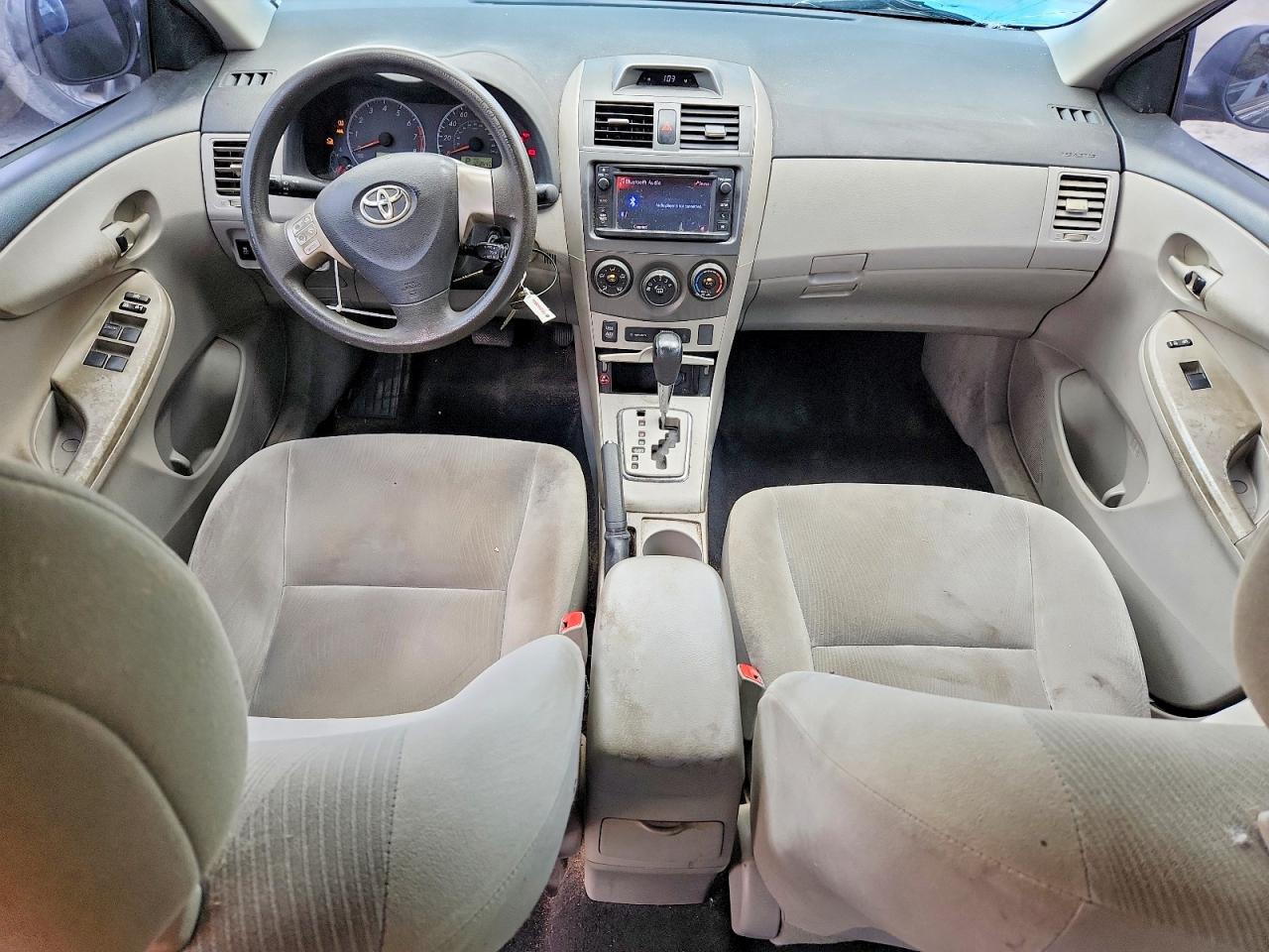 2013 TOYOTA COROLLA LE photo 22