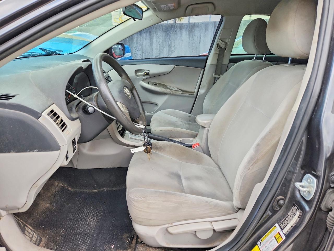 2013 TOYOTA COROLLA LE photo 19