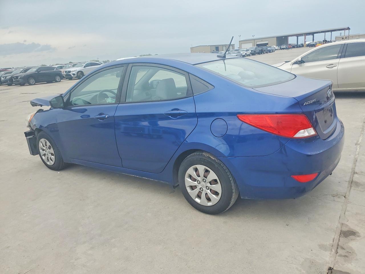 2017 HYUNDAI ACCENT SE photo 4