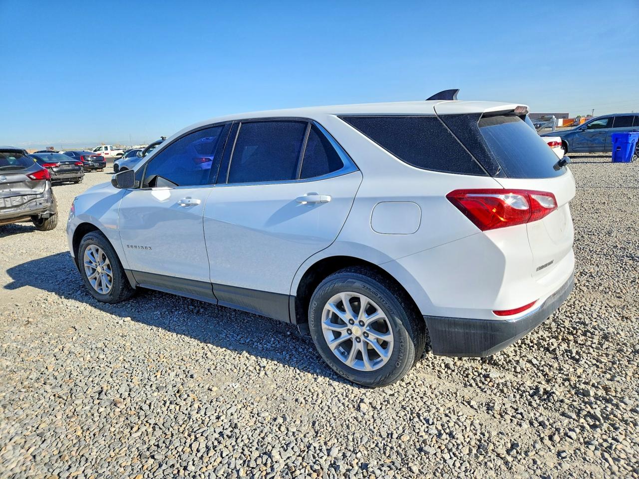 2020 CHEVROLET EQUINOX LT photo 2