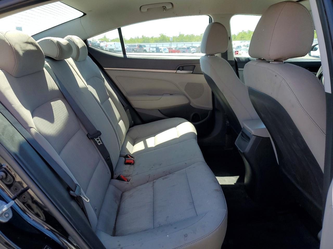 2017 HYUNDAI ELANTRA SE photo 10
