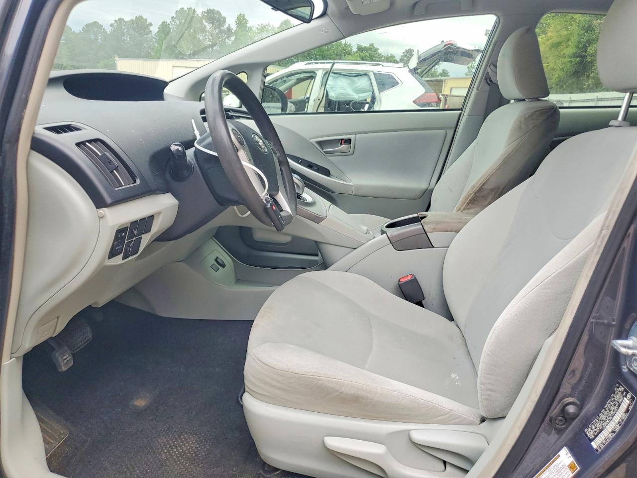 2014 TOYOTA PRIUS TWO photo 13