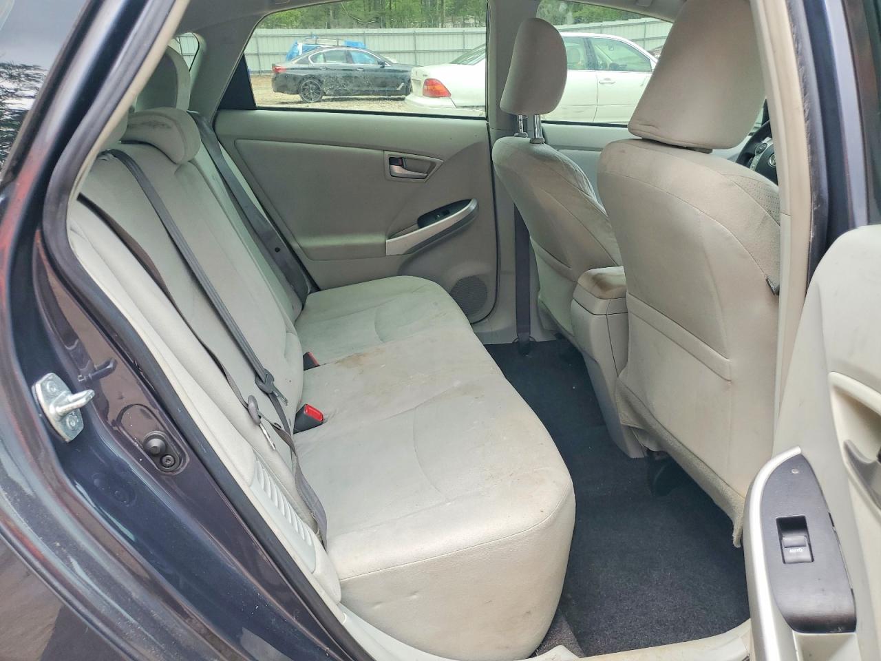 2014 TOYOTA PRIUS TWO photo 19