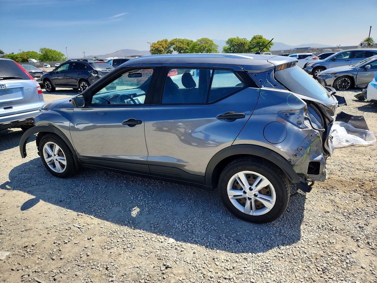 2019 NISSAN KICKS S photo 3