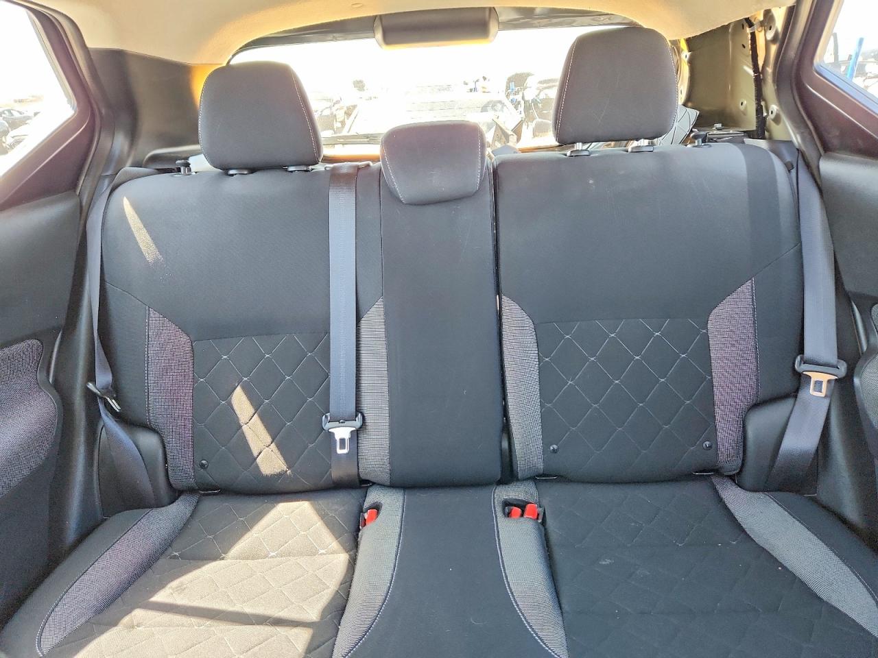 2019 NISSAN KICKS S photo 19