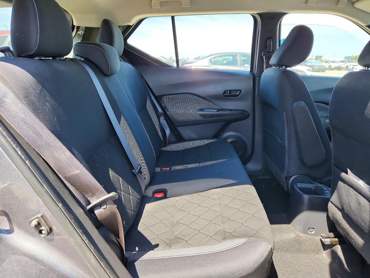 2019 NISSAN KICKS S photo 21